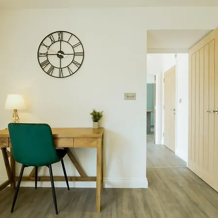 Sladacre 2 Bedroom Converted Barn בריסטול