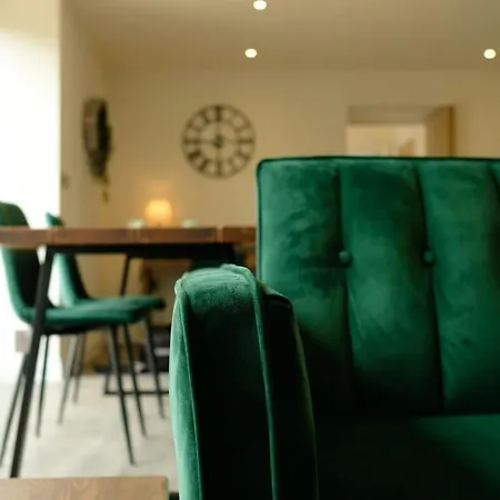 Sladacre 2 Bedroom Converted Barn * Bristol