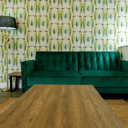 Sladacre 2 Bedroom Converted Barn Bristol