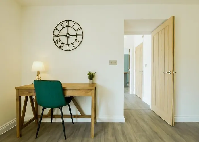 Sladacre 2 Bedroom Converted Barn בריסטול