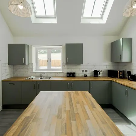 Sladacre 2 Bedroom Converted Barn Bristol